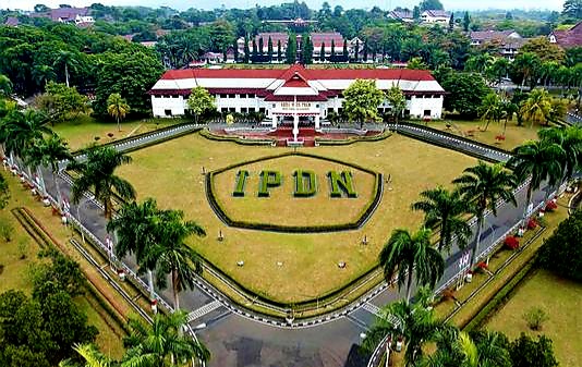 Biaya Pendidikan IPDN: Perbandingan Biaya dengan Universitas Negeri