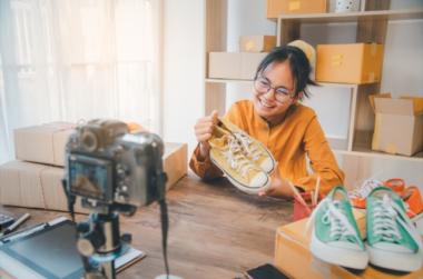 Review oleh Blogger: Kunci Persuasi Digital untuk Membangun Kepercayaan dan Meningkatkan Konversi