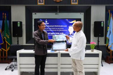 Berdasarkan data pada Pangkalan Data Pendidikan Tinggi (PDDikti), Dr. Yudhy, Drs., M.Ag. tercatat sebagai dosen tetap di Ma’soem University dengan riwayat pendidikan Sarjana (Drs.), Magister Agama (