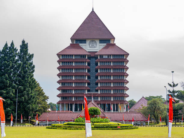 Persiapan SIMAK UI: Rekomendasi Buku dan Materi Terbaik