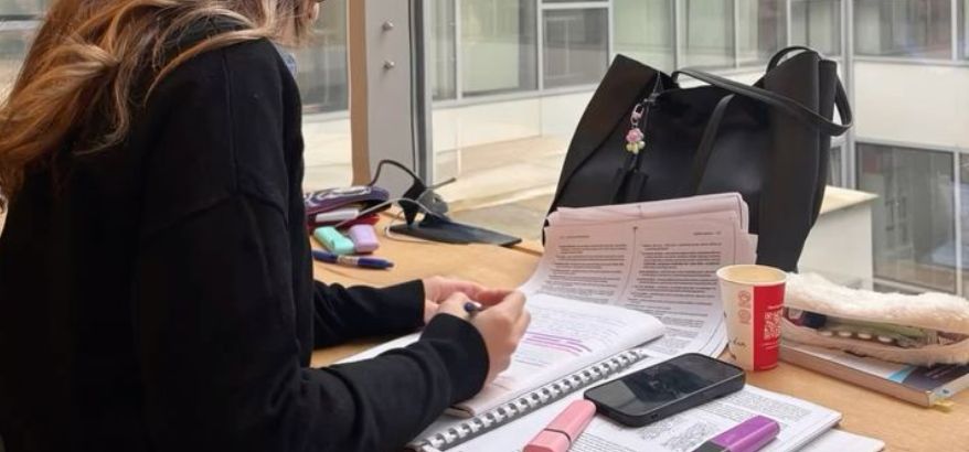 Penguasaan Preposisi Bahasa Inggris: Kunci Mahir dalam Grammar dan Ujian