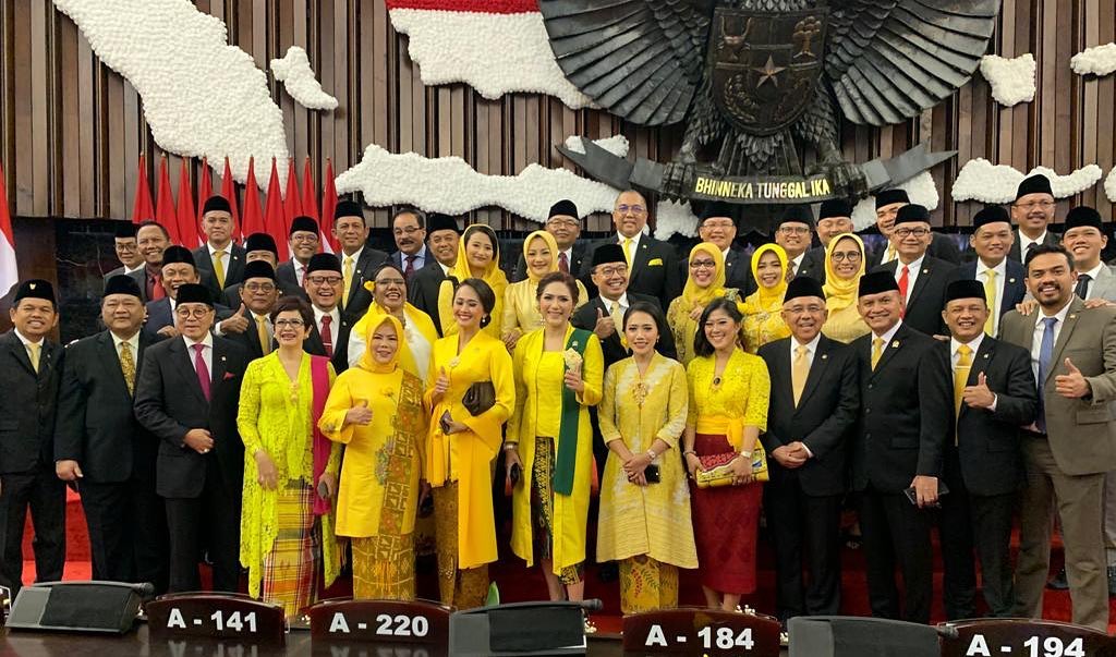 Studi Perbandingan: Kinerja Anggota DPR Golkar dan Anggota DPR dari Partai Lain