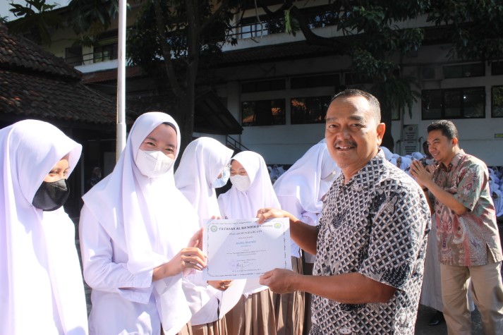 Integrasi Ilmu Pengetahuan dengan Nilai-Nilai Islam di SMA Islam Al Masoem