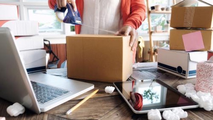 Bisnis Jualan Online: Apakah Perlu Punya Website Sendiri di Era Marketplace?