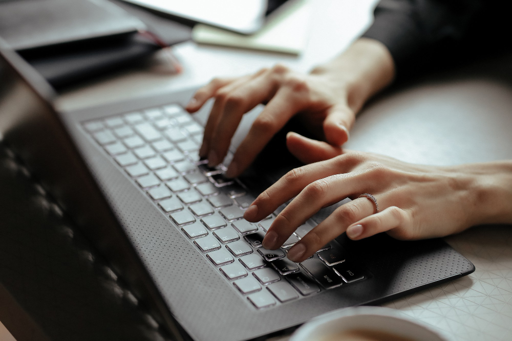Peran Kamus Digital dalam Menyebarkan Antonim Baru